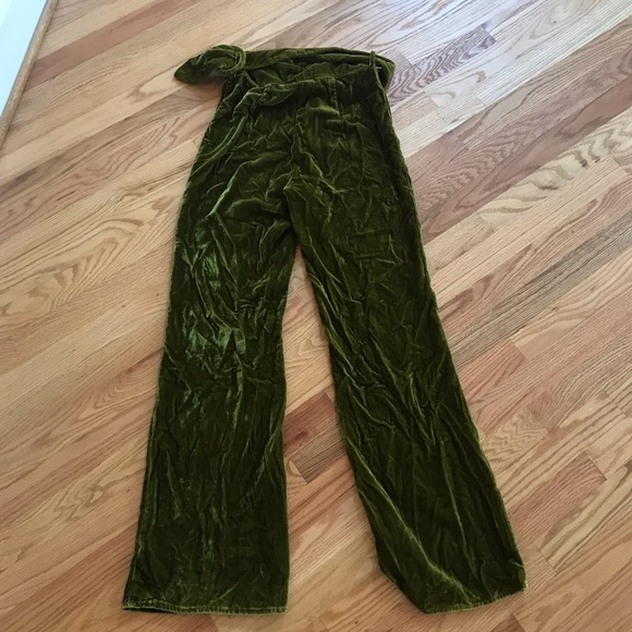 Green velvet pants revolve pants Ruth Belted Pant in Moss Green
Tularosa - Picture 3 of 3